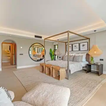 Extraordinary villa with panoramic sea views in the heart of Nueva Andalucía, Marbella Picture 23