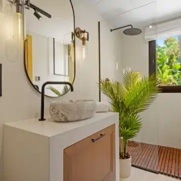 Extraordinary villa with panoramic sea views in the heart of Nueva Andalucía, Marbella Picture 26