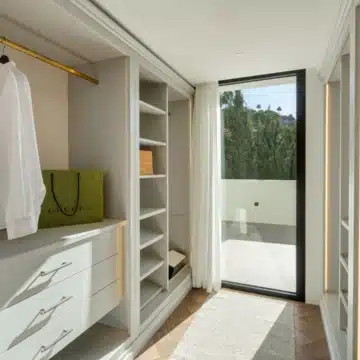 Striking modern villa with stunning sea views in the heart of Nueva Andalucía, Marbella Picture 24