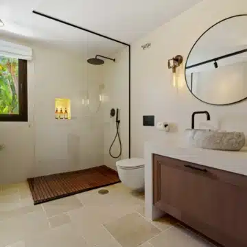 Extraordinary villa with panoramic sea views in the heart of Nueva Andalucía, Marbella Picture 27