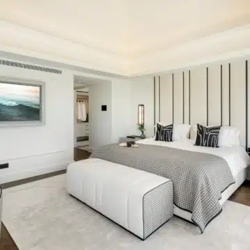 Striking modern villa with stunning sea views in the heart of Nueva Andalucía, Marbella Picture 25