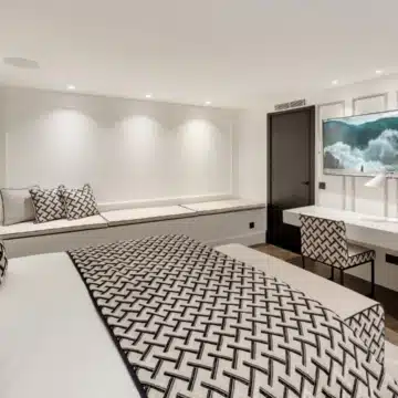 Striking modern villa with stunning sea views in the heart of Nueva Andalucía, Marbella Picture 27