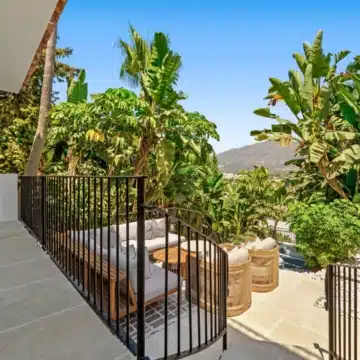 Extraordinary villa with panoramic sea views in the heart of Nueva Andalucía, Marbella Picture 31