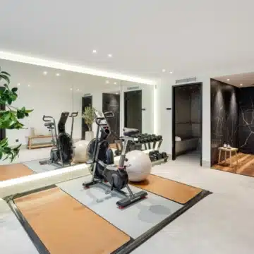 Striking modern villa with stunning sea views in the heart of Nueva Andalucía, Marbella Picture 29