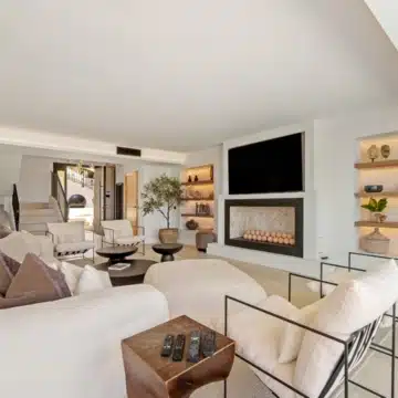 Extraordinary villa with panoramic sea views in the heart of Nueva Andalucía, Marbella Picture 4