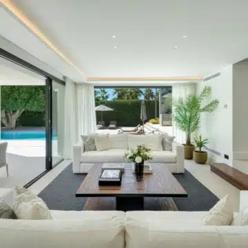 Striking modern villa with stunning sea views in the heart of Nueva Andalucía, Marbella Picture 3