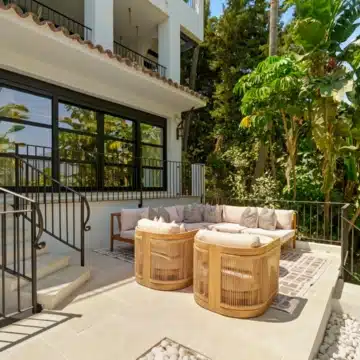 Extraordinary villa with panoramic sea views in the heart of Nueva Andalucía, Marbella Picture 32