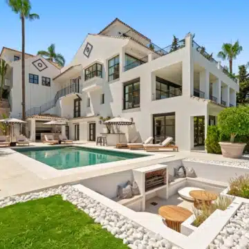 Extraordinary villa with panoramic sea views in the heart of Nueva Andalucía, Marbella Picture 34