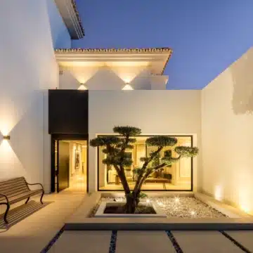 Striking modern villa with stunning sea views in the heart of Nueva Andalucía, Marbella Picture 33