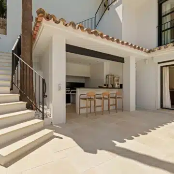 Extraordinary villa with panoramic sea views in the heart of Nueva Andalucía, Marbella Picture 37