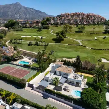 Striking modern villa with stunning sea views in the heart of Nueva Andalucía, Marbella Picture 42