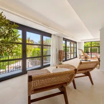 Extraordinary villa with panoramic sea views in the heart of Nueva Andalucía, Marbella Picture 43