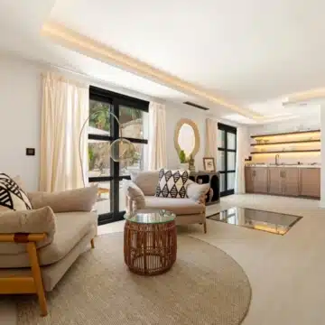 Extraordinary villa with panoramic sea views in the heart of Nueva Andalucía, Marbella Picture 44