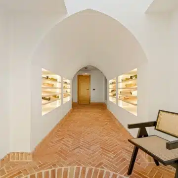 Extraordinary villa with panoramic sea views in the heart of Nueva Andalucía, Marbella Picture 45