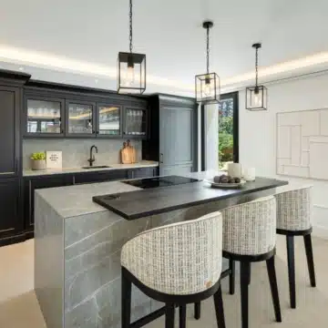 Striking modern villa with stunning sea views in the heart of Nueva Andalucía, Marbella Picture 4