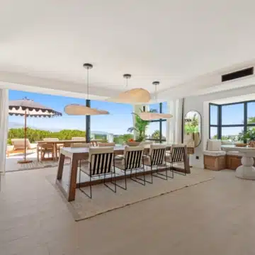 Extraordinary villa with panoramic sea views in the heart of Nueva Andalucía, Marbella Picture 10