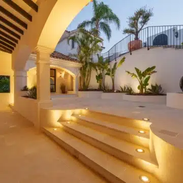 Extraordinary villa with panoramic sea views in the heart of Nueva Andalucía, Marbella Picture 62