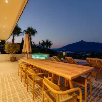 Extraordinary villa with panoramic sea views in the heart of Nueva Andalucía, Marbella Picture 63