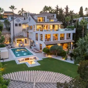 Extraordinary villa with panoramic sea views in the heart of Nueva Andalucía, Marbella Picture 73