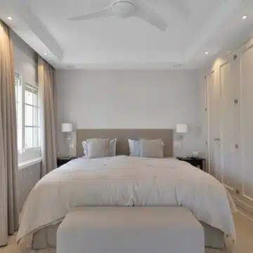 Refurbished 7-bedroom semi-detached villa with breathtaking sea views in Puerto Banus, Marbella Picture 28