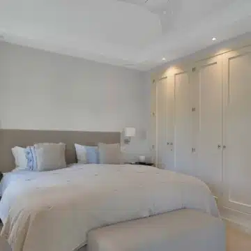 Refurbished 7-bedroom semi-detached villa with breathtaking sea views in Puerto Banus, Marbella Picture 29