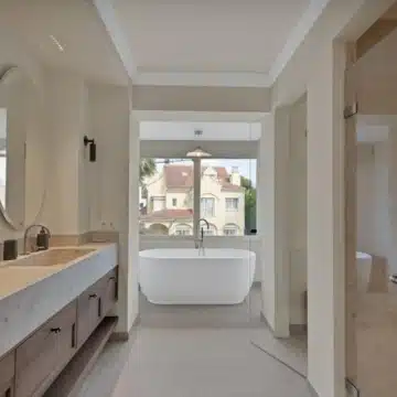 Refurbished 7-bedroom semi-detached villa with breathtaking sea views in Puerto Banus, Marbella Picture 30