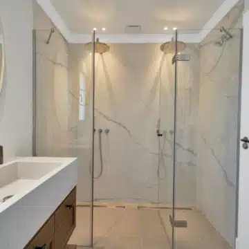 Refurbished 7-bedroom semi-detached villa with breathtaking sea views in Puerto Banus, Marbella Picture 36