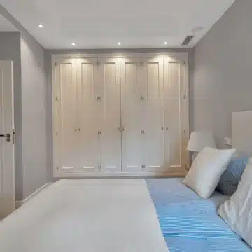 Refurbished 7-bedroom semi-detached villa with breathtaking sea views in Puerto Banus, Marbella Picture 37