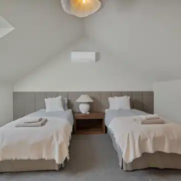 Refurbished 7-bedroom semi-detached villa with breathtaking sea views in Puerto Banus, Marbella Picture 39