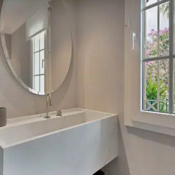 Refurbished 7-bedroom semi-detached villa with breathtaking sea views in Puerto Banus, Marbella Picture 45