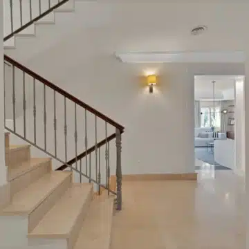 Refurbished 7-bedroom semi-detached villa with breathtaking sea views in Puerto Banus, Marbella Picture 46