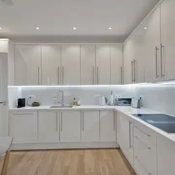 Refurbished 7-bedroom semi-detached villa with breathtaking sea views in Puerto Banus, Marbella Picture 5