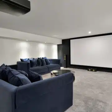 Refurbished 7-bedroom semi-detached villa with breathtaking sea views in Puerto Banus, Marbella Picture 23