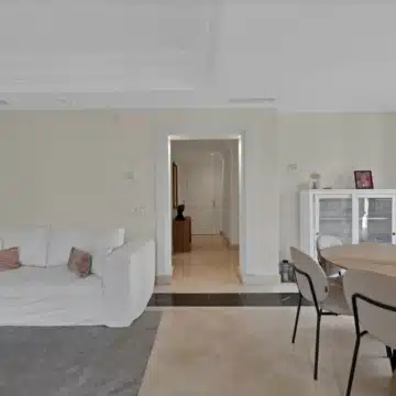 Refurbished 7-bedroom semi-detached villa with breathtaking sea views in Puerto Banus, Marbella Picture 17