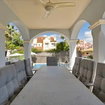Refurbished 7-bedroom semi-detached villa with breathtaking sea views in Puerto Banus, Marbella Picture 15