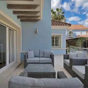 Refurbished 7-bedroom semi-detached villa with breathtaking sea views in Puerto Banus, Marbella Picture 4