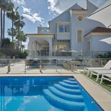 Refurbished 7-bedroom semi-detached villa with breathtaking sea views in Puerto Banus, Marbella Picture 0