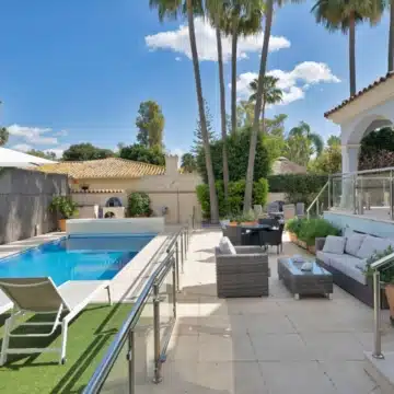 Refurbished 7-bedroom semi-detached villa with breathtaking sea views in Puerto Banus, Marbella Picture 19