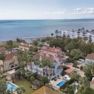 Refurbished 7-bedroom semi-detached villa with breathtaking sea views in Puerto Banus, Marbella Picture 59