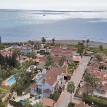 Refurbished 7-bedroom semi-detached villa with breathtaking sea views in Puerto Banus, Marbella Picture 60