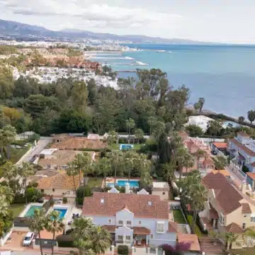 Refurbished 7-bedroom semi-detached villa with breathtaking sea views in Puerto Banus, Marbella Picture 61