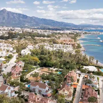 Refurbished 7-bedroom semi-detached villa with breathtaking sea views in Puerto Banus, Marbella Picture 62
