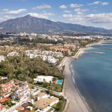 Refurbished 7-bedroom semi-detached villa with breathtaking sea views in Puerto Banus, Marbella Picture 63