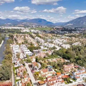 Refurbished 7-bedroom semi-detached villa with breathtaking sea views in Puerto Banus, Marbella Picture 64