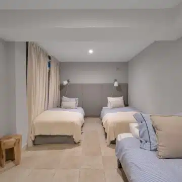 Refurbished 7-bedroom semi-detached villa with breathtaking sea views in Puerto Banus, Marbella Picture 26