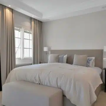 Refurbished 7-bedroom semi-detached villa with breathtaking sea views in Puerto Banus, Marbella Picture 3