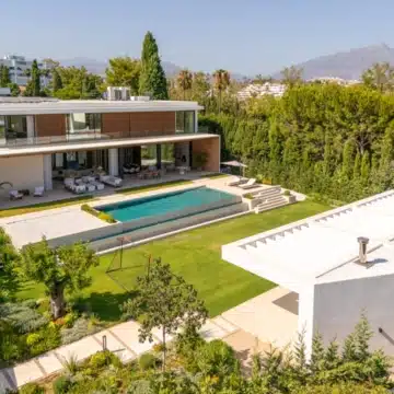 Contemporary 6-bedroom villa in the prestigious Guadalmina Alta, San Pedro de Alcantara Picture 63