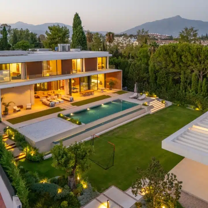 Contemporary 6-bedroom villa in the prestigious Guadalmina Alta, San Pedro de Alcantara Picture