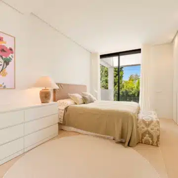 Contemporary 6-bedroom villa in the prestigious Guadalmina Alta, San Pedro de Alcantara Picture 22