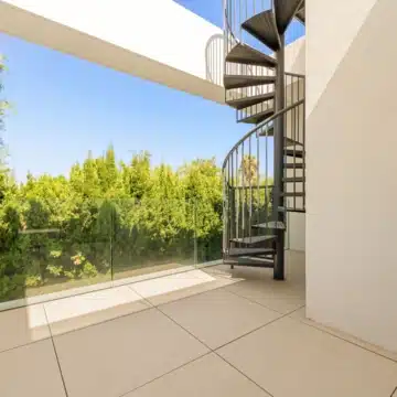 Contemporary 6-bedroom villa in the prestigious Guadalmina Alta, San Pedro de Alcantara Picture 30